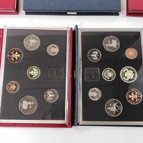 71 - Great Britain Proof & Uncirculated Royal Mint 1980's Year Sets (x18) Comprising a complete run of 10... 