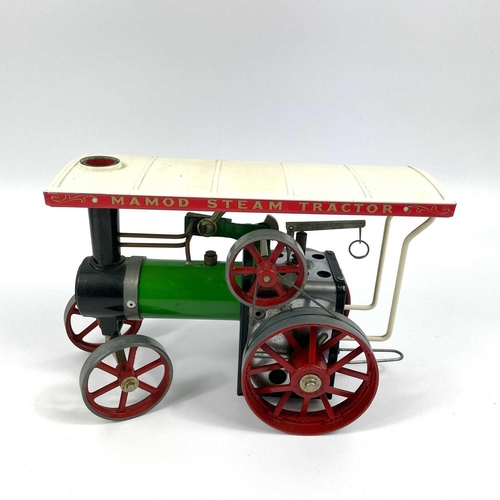 734 - Mamod Steam Tractor. A Mamod boxed steam tractor (length 25cm, height 18cm) in very good condition i... 