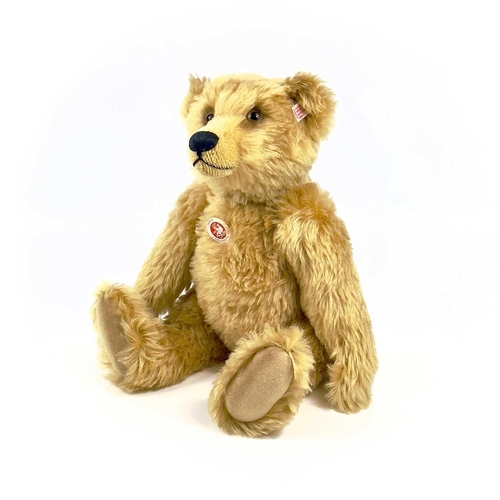 735 - Steiff Teddy Bears (x3) Comprising 3 attractive Steiff bears in very good condition: (1) 