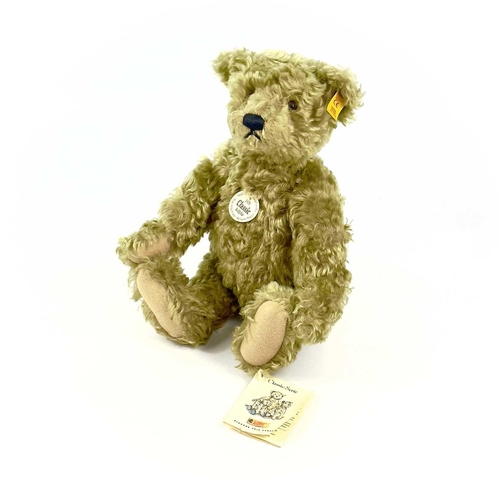 735 - Steiff Teddy Bears (x3) Comprising 3 attractive Steiff bears in very good condition: (1) 