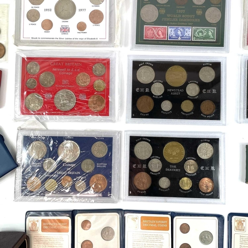 9 - G.B Crowns, Coin Sets, 1935 Silver Medallion, etc. A box comprising: 4 x 1/2d to 2/6 plastic cased c... 