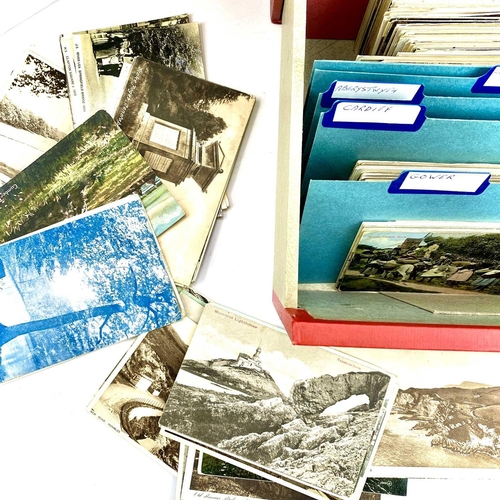 921 - Postcards - G.B. Topographical. Approximately 1500 cards partly sorted into areas contained in 2 cab... 