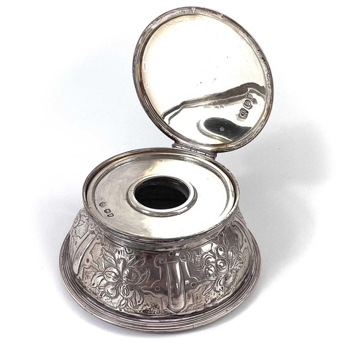 109 - A Victorian silver inkwell by lambert of Coventry Street London. With hinged lid and inner cover, th... 