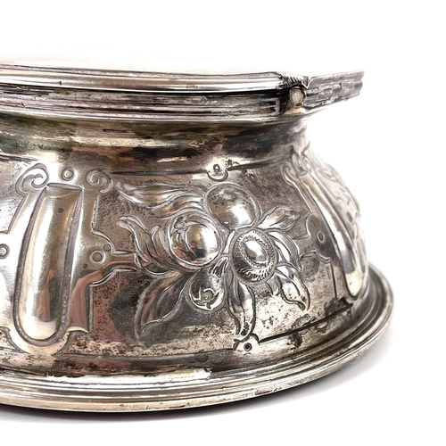 109 - A Victorian silver inkwell by lambert of Coventry Street London. With hinged lid and inner cover, th... 