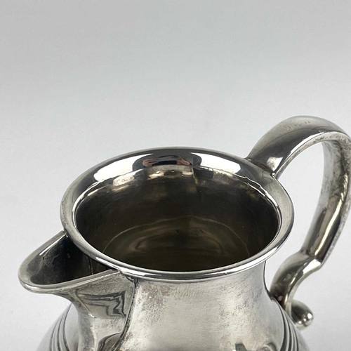 24 - A George V silver cream jug by Charles & Richard Comyns. London 1921, height 9cm, 4 toz.