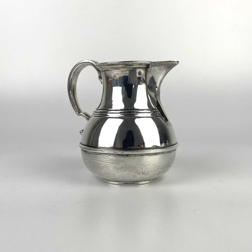 24 - A George V silver cream jug by Charles & Richard Comyns. London 1921, height 9cm, 4 toz.