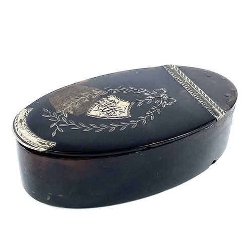 313 - A Georgian tortoiseshell silver inlaid oval snuff box. The hinged lid with silver thumbpiece and hin... 