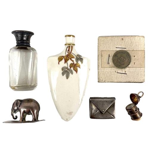 316 - A collection of small items. To include an Edwardian silver envelope stamp holder, Birmingham 1902, ... 