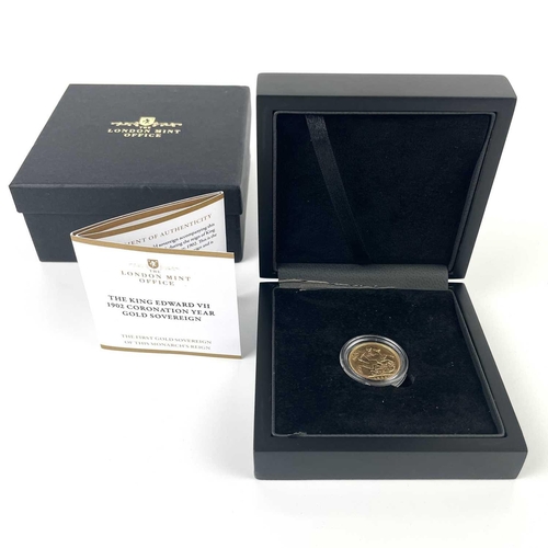 337 - An Edward VII 1902 full sovereign coin. Box and The London Mint Office certificate.