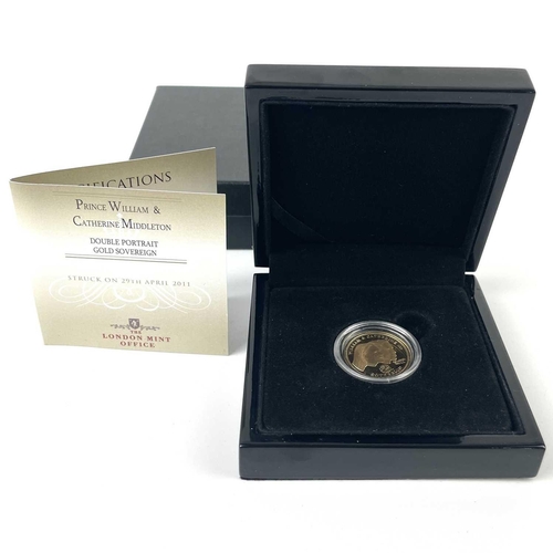 339 - A 2011 full sovereign coin. A Prince William & Catherine Middleton commemorative struck coin, box an... 