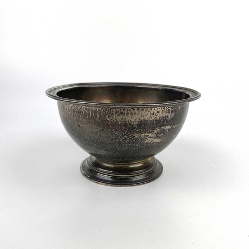 46 - A modern silver pedestal bowl. With a hammered finish, London 1966, diameter 14cm, 7.49 toz.