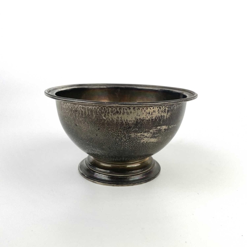 46 - A modern silver pedestal bowl. With a hammered finish, London 1966, diameter 14cm, 7.49 toz.