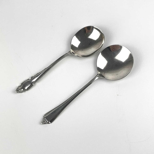 48 - A pair of George III silver teaspoons, London 1798. Together with a cased set of six modern teaspoon... 