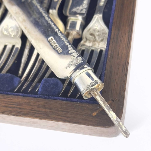 62 - A George V silver fish knife and fork set for six in fitted box. Lacking handles, Sheffield 1921, 12... 