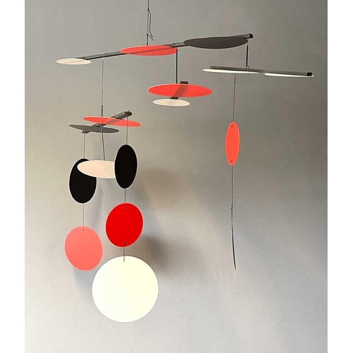 324 - Terry FROST (1915-2003) Black Red and White Circles-Mobile Mixed media, approximately 100x100cm