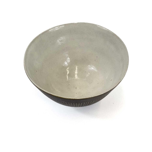 452 - Lucie RIE (1902-1995) Sugar Bowl, circa 1960 With manganese glaze and sgraffito decoration Impressed... 