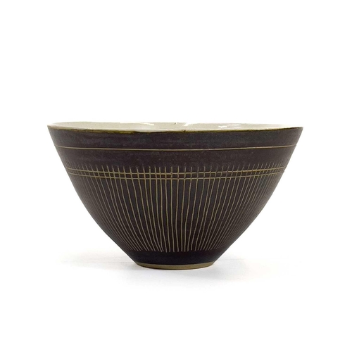 452 - Lucie RIE (1902-1995) Sugar Bowl, circa 1960 With manganese glaze and sgraffito decoration Impressed... 