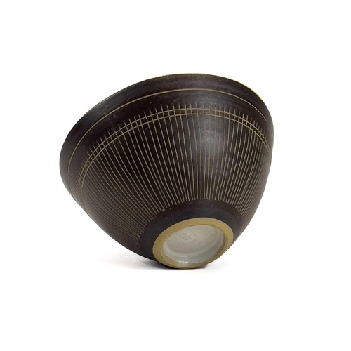 452 - Lucie RIE (1902-1995) Sugar Bowl, circa 1960 With manganese glaze and sgraffito decoration Impressed... 