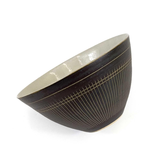 452 - Lucie RIE (1902-1995) Sugar Bowl, circa 1960 With manganese glaze and sgraffito decoration Impressed... 