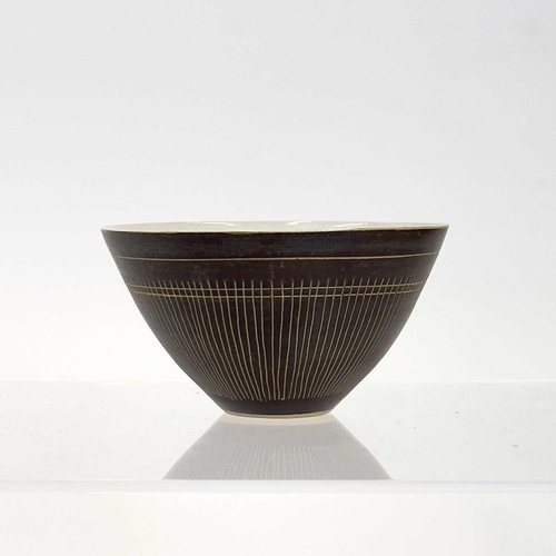 452 - Lucie RIE (1902-1995) Sugar Bowl, circa 1960 With manganese glaze and sgraffito decoration Impressed... 