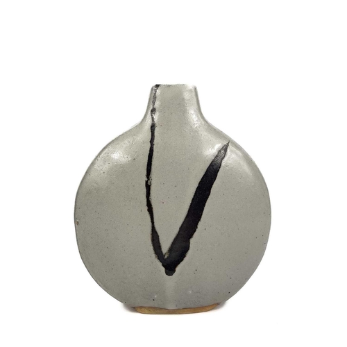 457 - Janet LEACH (1918-1997) A glazed stoneware moon flask vase. Impressed personal and Leach Pottery sea... 