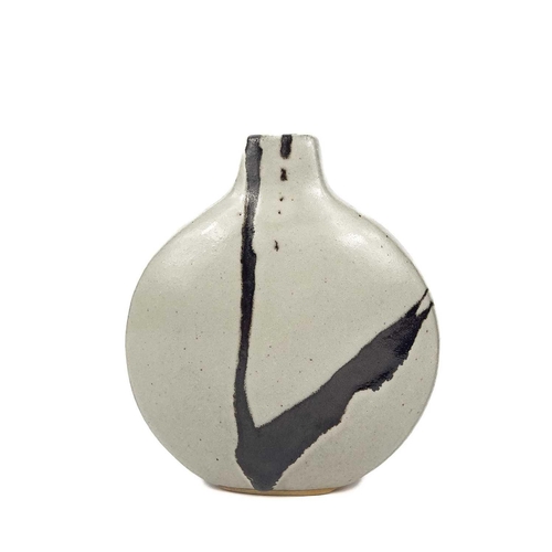 457 - Janet LEACH (1918-1997) A glazed stoneware moon flask vase. Impressed personal and Leach Pottery sea... 