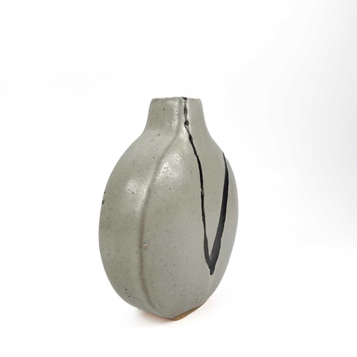 457 - Janet LEACH (1918-1997) A glazed stoneware moon flask vase. Impressed personal and Leach Pottery sea... 