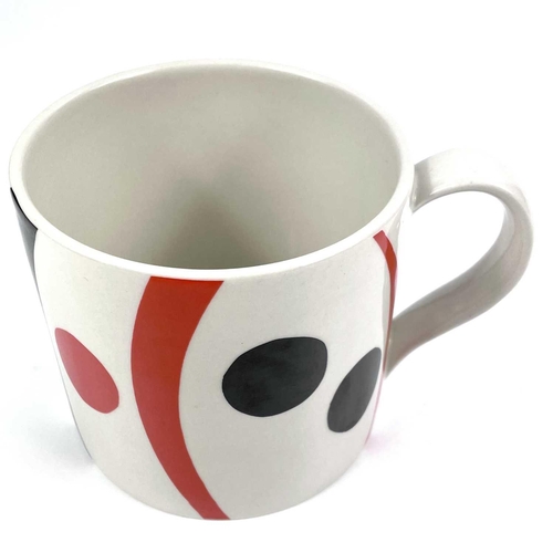 466 - Terry FROST (1915-2003) Black and Red Mug Facsimile signature to base Height: 10cm Diameter: 11cm