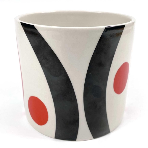 466 - Terry FROST (1915-2003) Black and Red Mug Facsimile signature to base Height: 10cm Diameter: 11cm