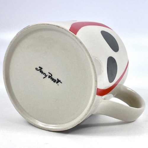 466 - Terry FROST (1915-2003) Black and Red Mug Facsimile signature to base Height: 10cm Diameter: 11cm