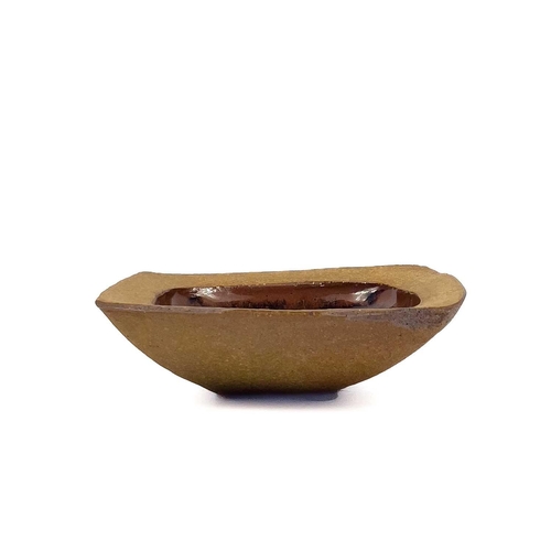 470 - Janet LEACH (1918-1997) A square stoneware bowl with tenmoku glaze to the interior. Impressed person... 