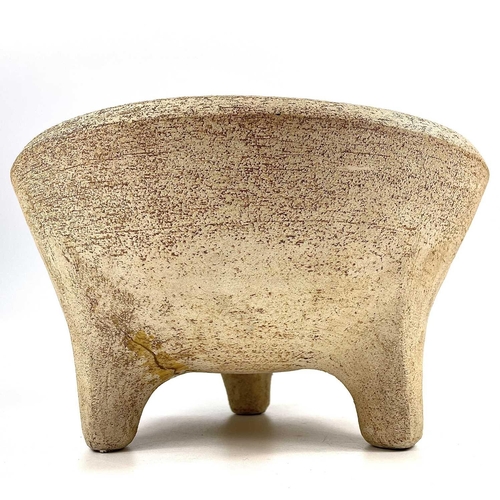 478 - Janet LEACH (1918-1997) A stoneware tripod bowl Impressed personal and Leach Pottery seal. Height: 1... 