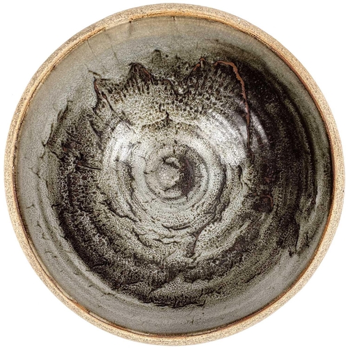 478 - Janet LEACH (1918-1997) A stoneware tripod bowl Impressed personal and Leach Pottery seal. Height: 1... 