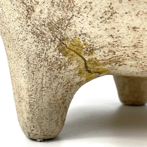 478 - Janet LEACH (1918-1997) A stoneware tripod bowl Impressed personal and Leach Pottery seal. Height: 1... 