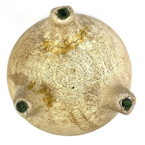 478 - Janet LEACH (1918-1997) A stoneware tripod bowl Impressed personal and Leach Pottery seal. Height: 1... 