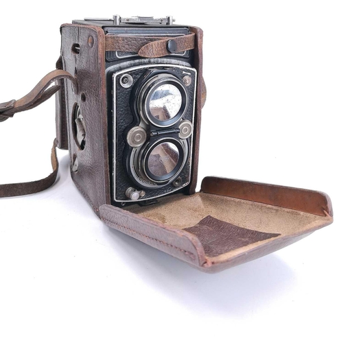 103 - A Rolleiflex DRP DRGM Compur Rapid camera. Together with various Rolleiflex accessories, parts and m... 