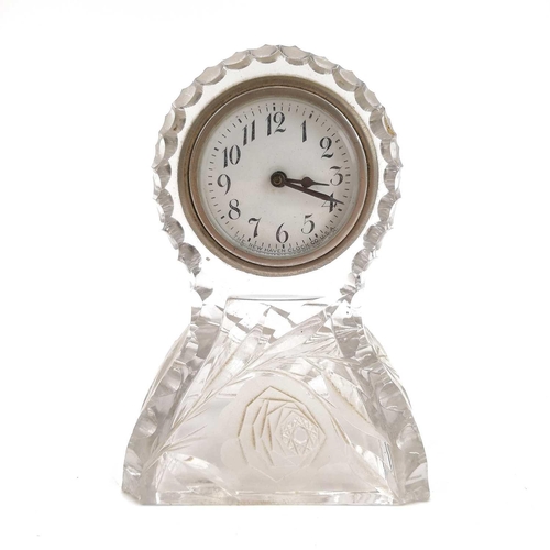 129 - A 20th century cut glass desk clock with The New Haven Clock Co USA movement. The glass case indisti... 