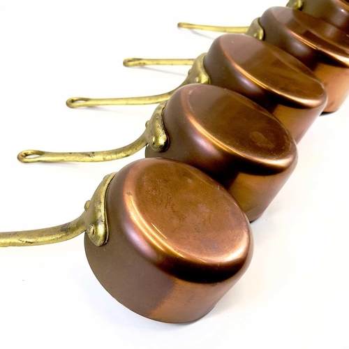 142 - A graduated set of five copper pans. Diameter of largest pan 20cm.