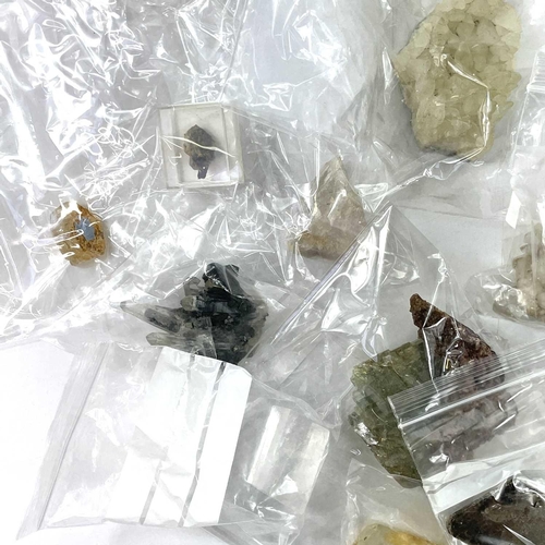 150 - A collection of mineral specimens. Including various types of quartz. (14)