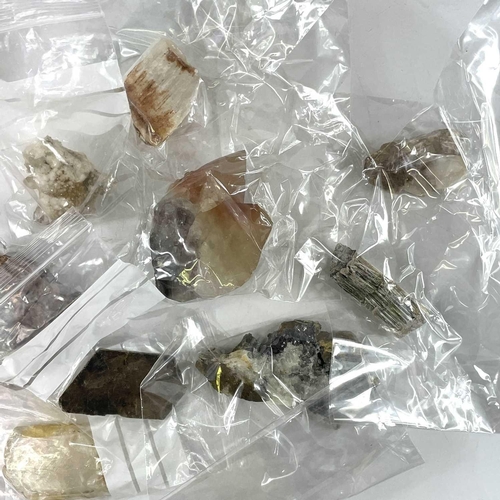 150 - A collection of mineral specimens. Including various types of quartz. (14)