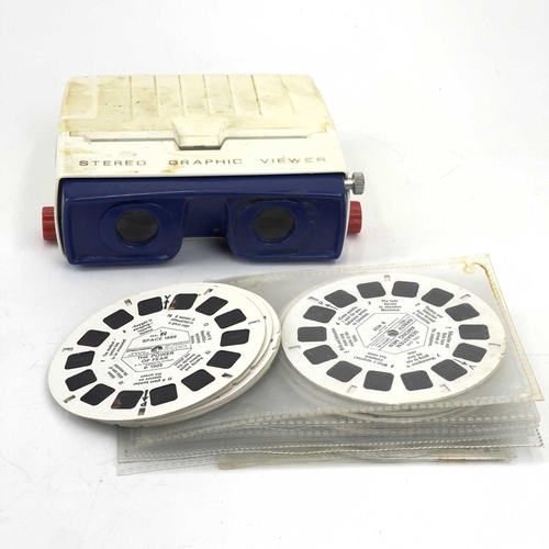 164 - A 3D View-master viewer together with many View-master reels. The 3-D VistaScreen viewer and VistaSc... 