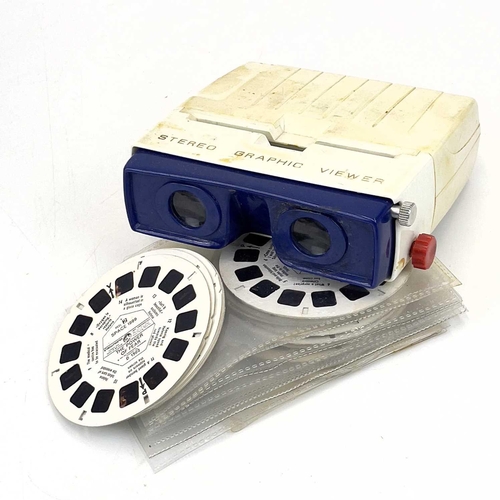 164 - A 3D View-master viewer together with many View-master reels. The 3-D VistaScreen viewer and VistaSc... 