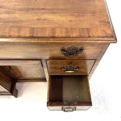 1802 - A George III mahogany kneehole gentleman's dressing table/writing desk. The rising top containing co... 