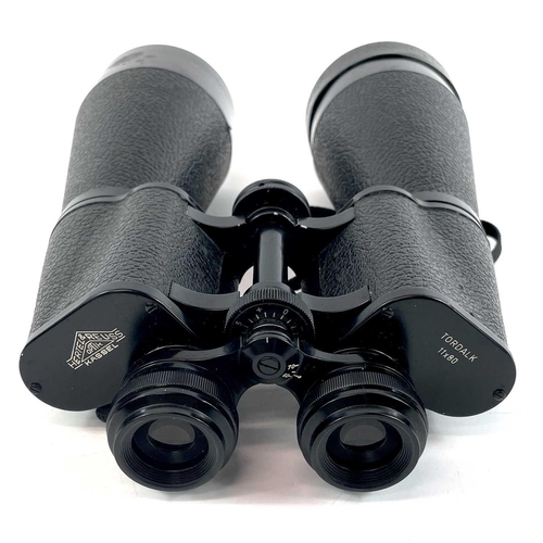 233 - A pair of Hertel & Reuss optik Tordalk 11 x 80 binoculars. With a fitted leather case.