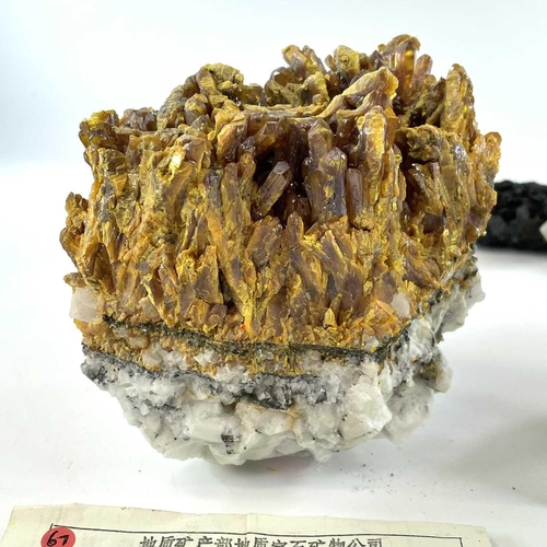 255 - A group of four exceptional mineral specimens. Including Sphaterite/Calcite from China, Vanadinite f... 