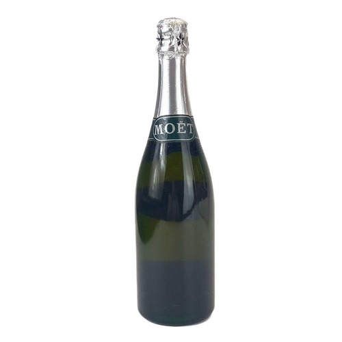 286 - A bottle of Moet & Chandon 1977 Silver Jubilee Cuvee champagne. Volume unstated.