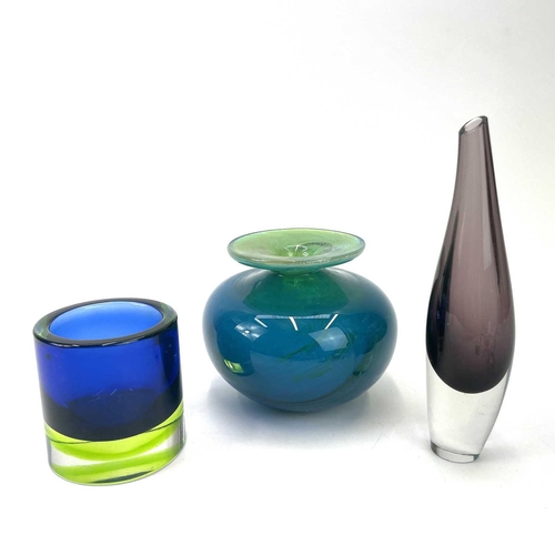 543 - Art and studio glassware, mainly mid-century. Including a Tapio Wirkkala 'fish bladder' vase, a Kost... 