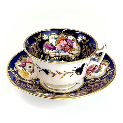 826 - A Pair of English porcelain tea cups and saucers, probably Coalport. Circa 1820, painted with floral... 