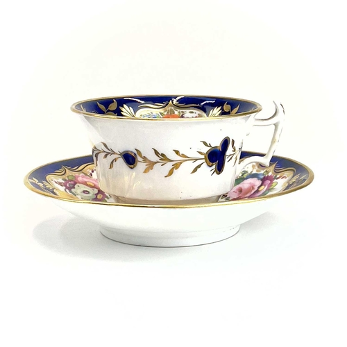 826 - A Pair of English porcelain tea cups and saucers, probably Coalport. Circa 1820, painted with floral... 