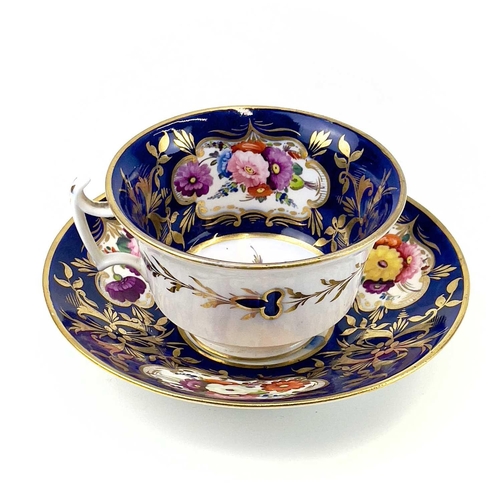 826 - A Pair of English porcelain tea cups and saucers, probably Coalport. Circa 1820, painted with floral... 